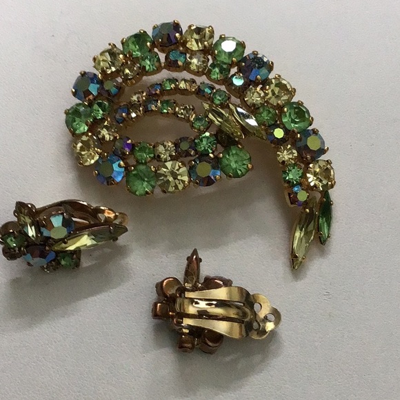 1970’s Aurora Borealis Brooch & Earrings Set - Picture 5 of 6